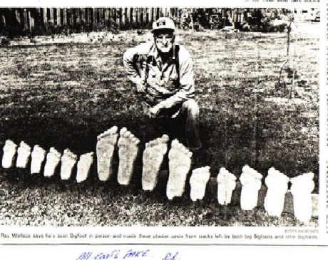 File:Ray Wallace with fake tracks.jpg