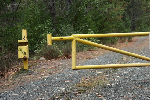 The same gate and address, yet no Sru Lake on the rails.